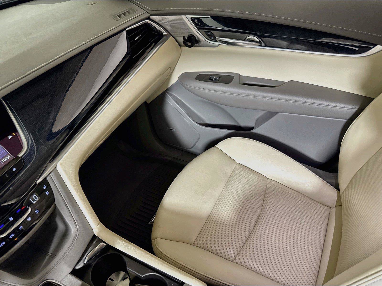 Used 2024 Cadillac XT6 Premium Luxury w/ Technology Package FWD image 23