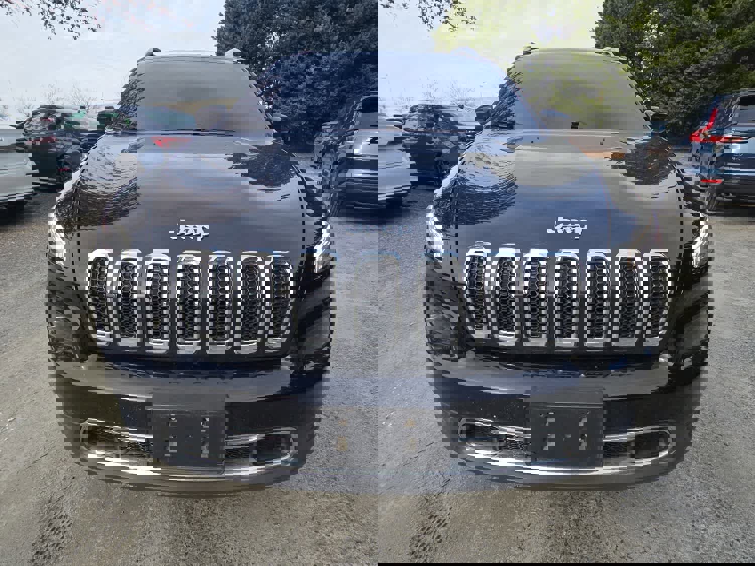 Used 2017 Jeep Cherokee Limited image 3