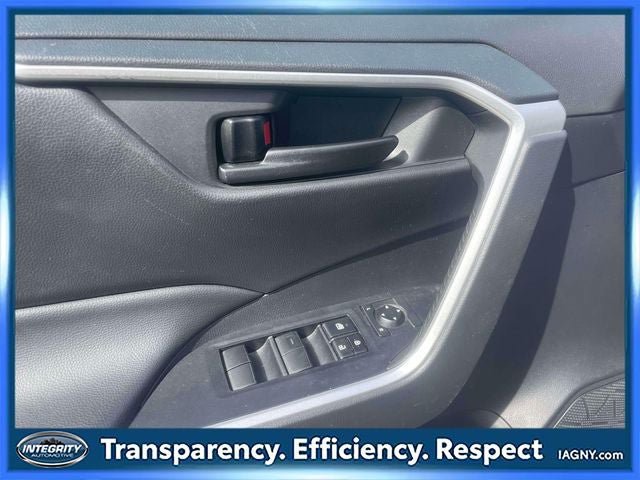Used 2022 Toyota RAV4 LE AWD/4WD image 17