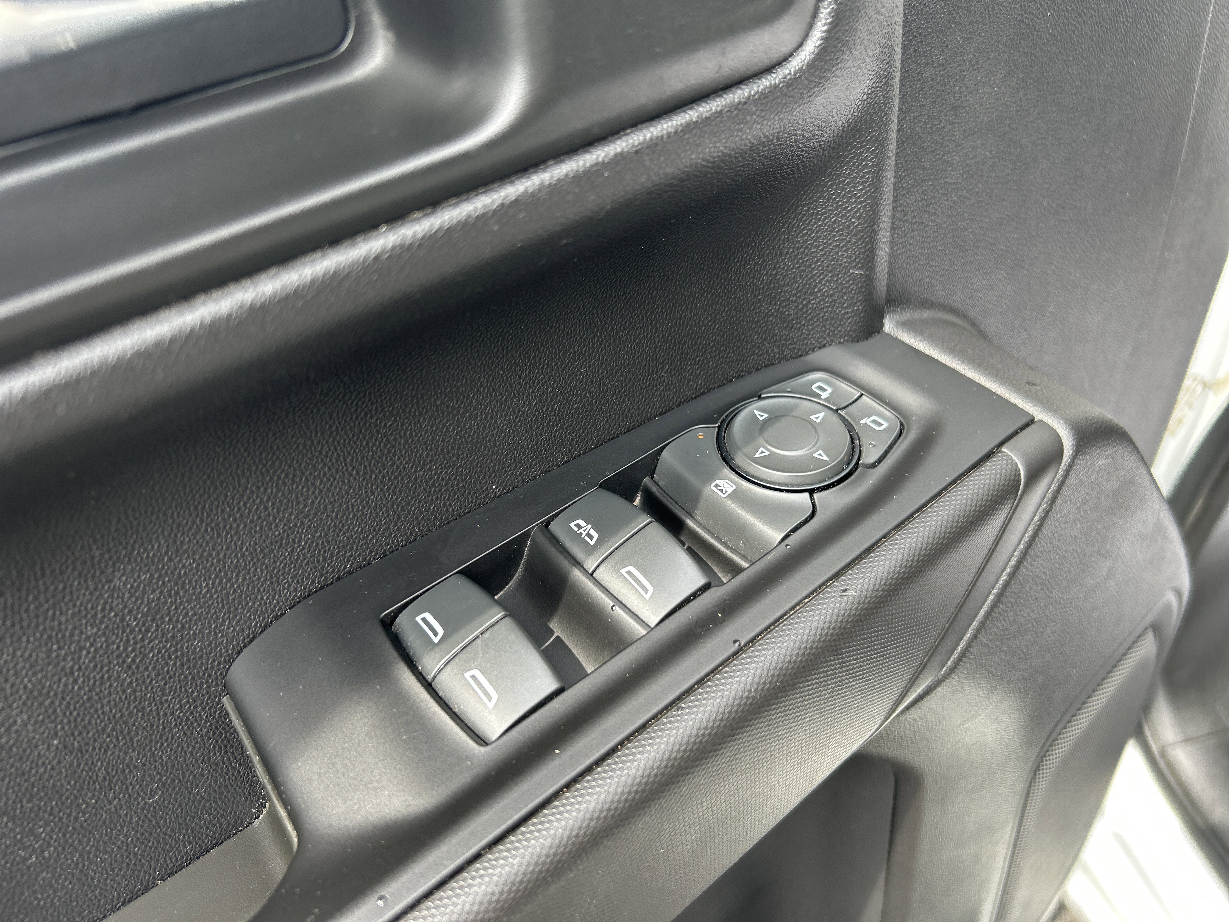 Used 2023 Chevrolet Silverado 1500 Custom AWD/4WD image 16