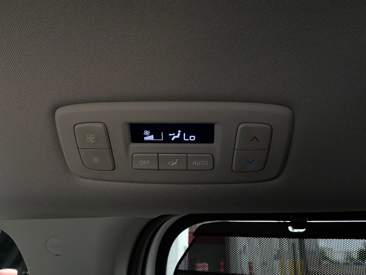 Used 2024 Kia Carnival EX FWD image 13