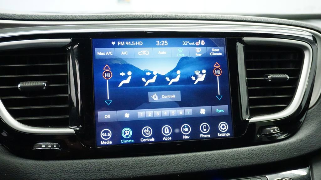 Certified 2020 Chrysler Pacifica Touring-L w/ Advanced Safetytec Group image 32