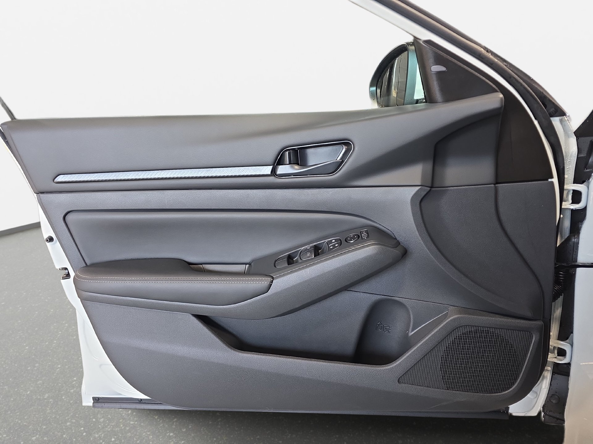 New 2027 Nissan Altima 2.5 SV FWD image 26