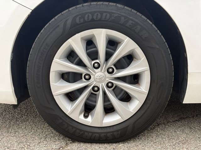 Used 2017 Toyota Camry LE FWD image 14