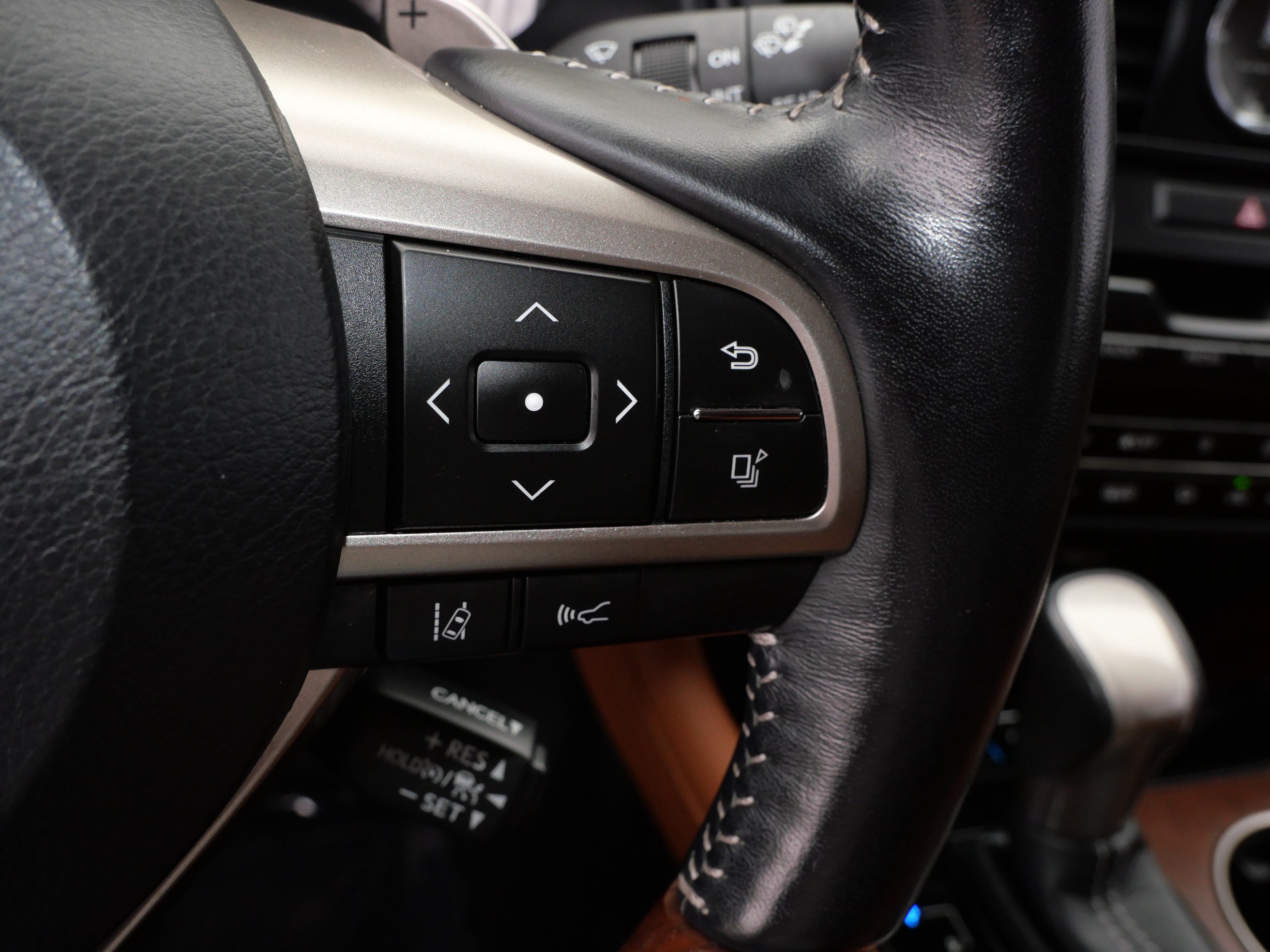 Used 2022 Lexus RX 450hL AWD w/ Premium Package image 27
