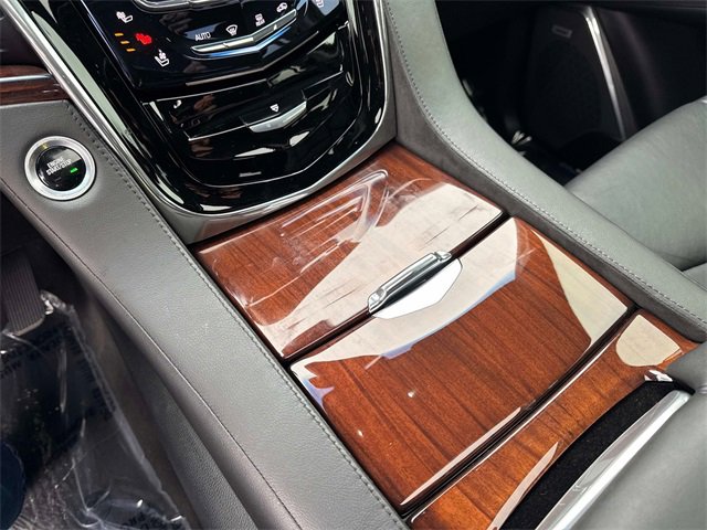 Used 2015 Cadillac Escalade Premium image 25