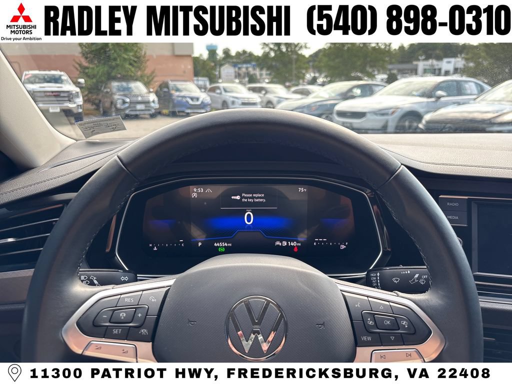 Used 2024 Volkswagen Jetta SE FWD image 6