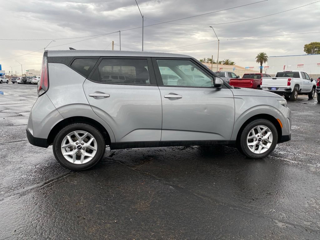 Used 2024 Kia Soul FWD image 5