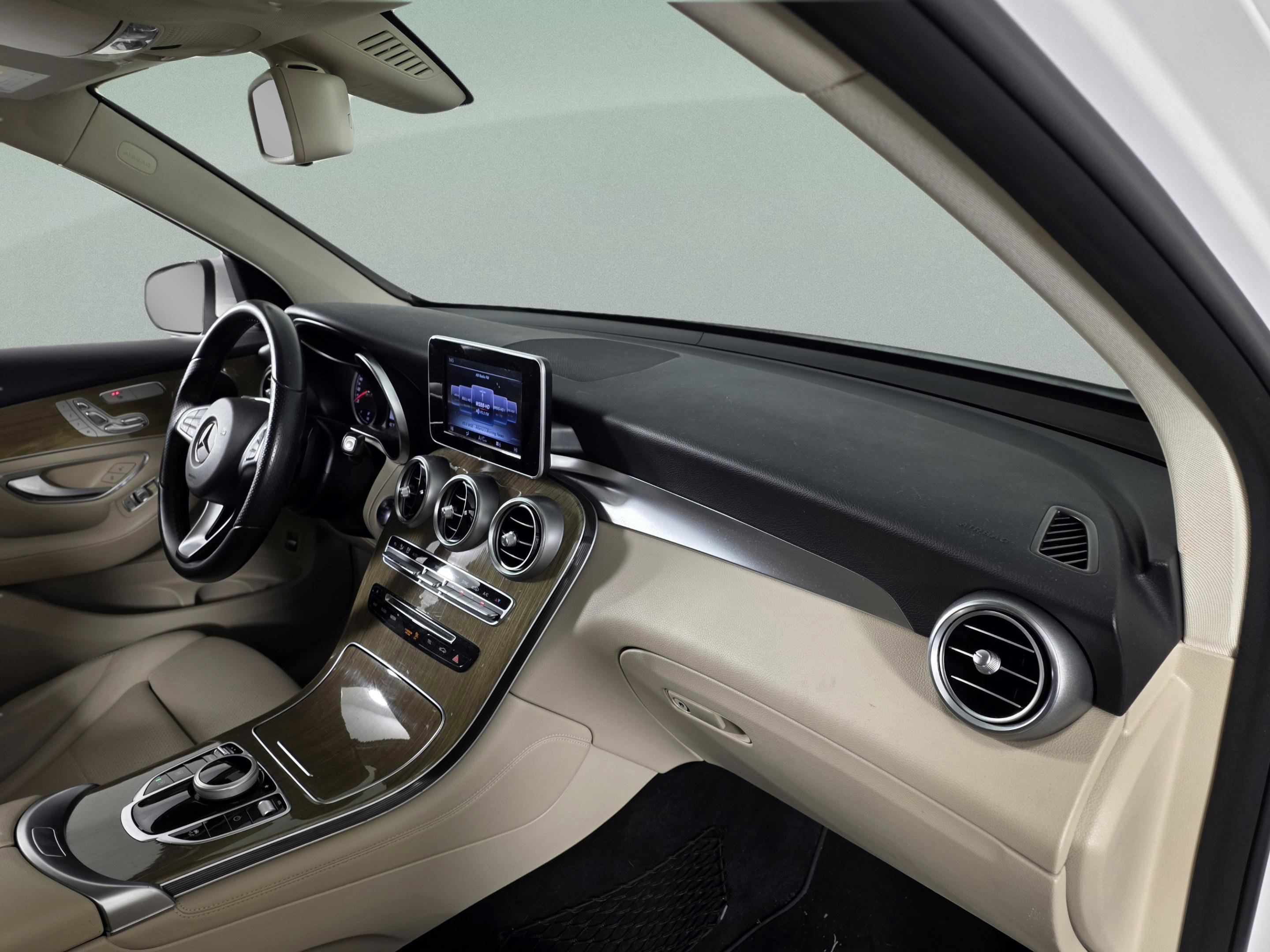 Used 2017 Mercedes-Benz GLC 300 image 26