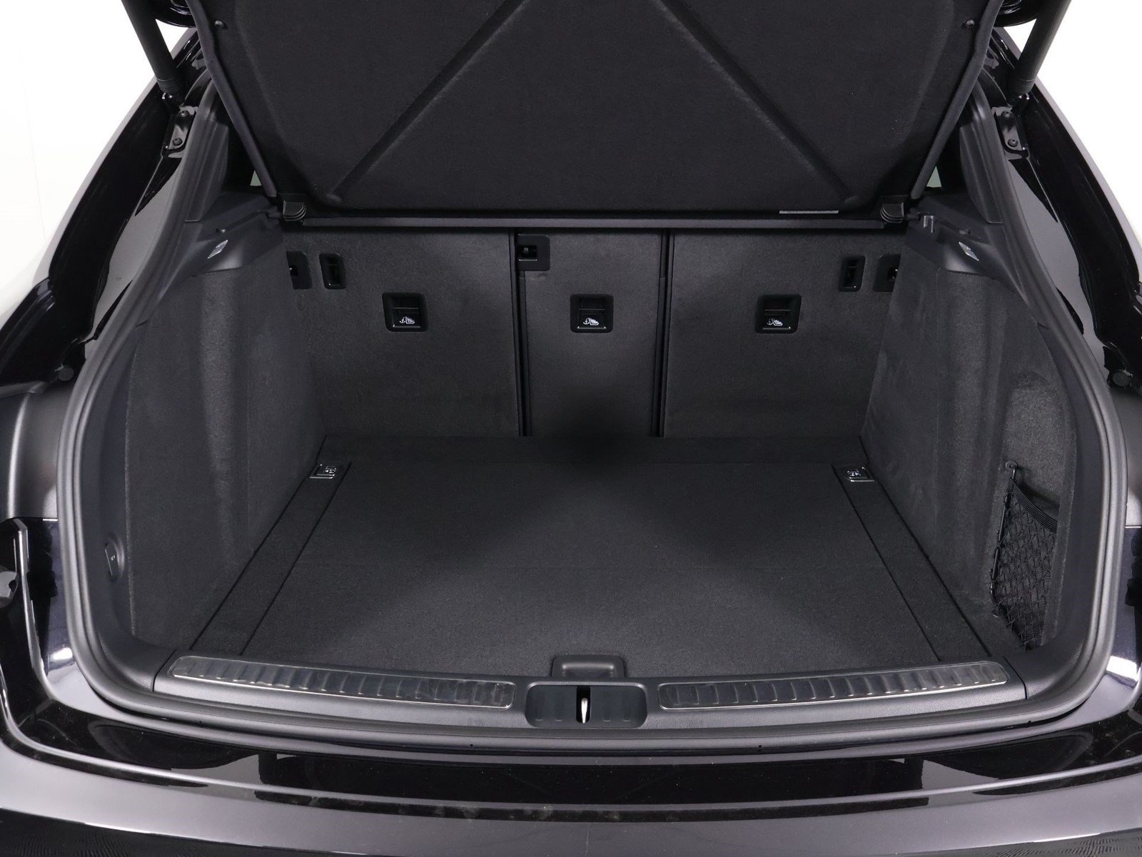 New 2026 Porsche Macan AWD/4WD image 19