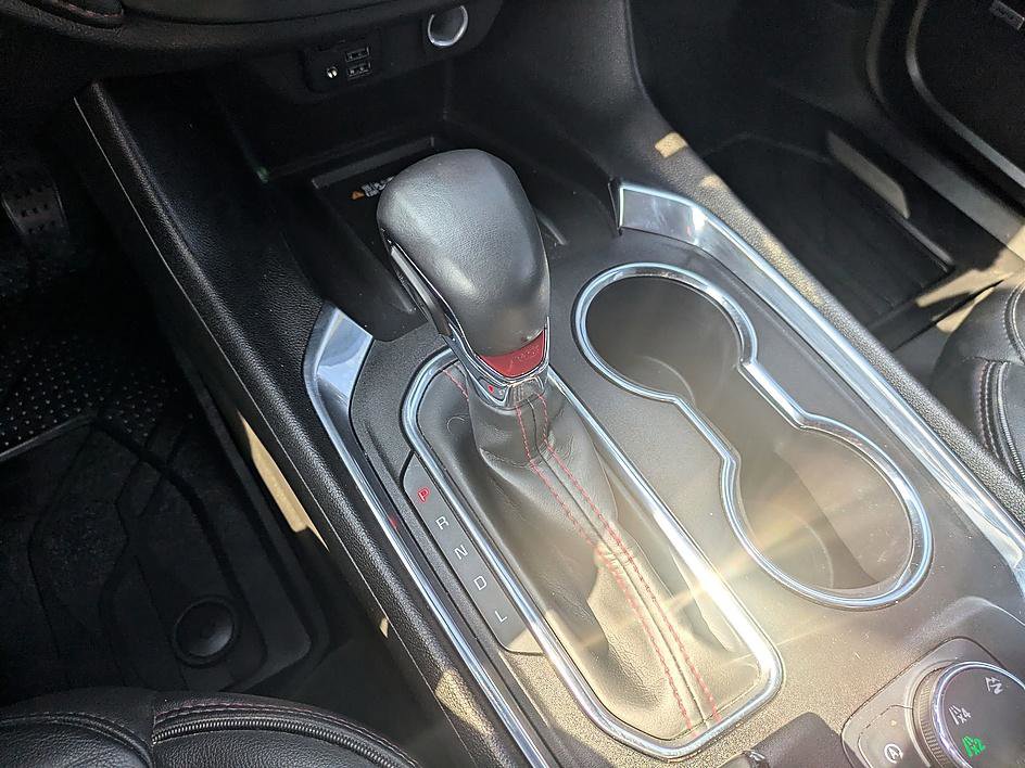 Used 2023 Chevrolet Traverse RS image 21