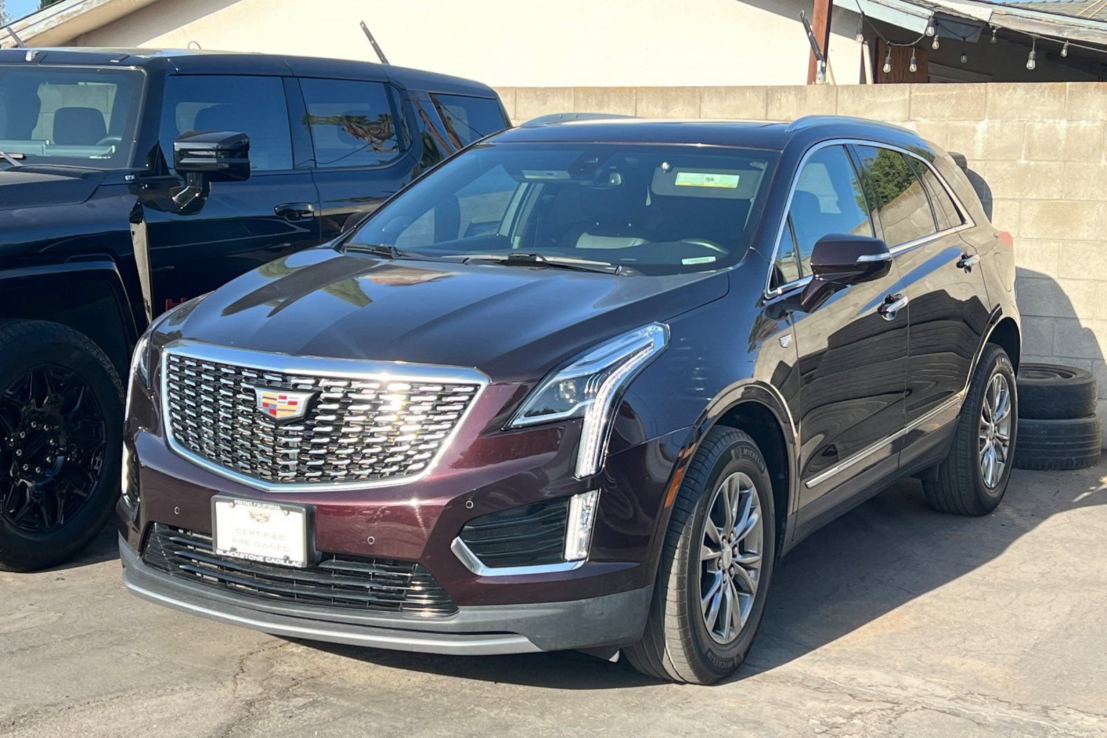 Used 2021 Cadillac XT5 Premium Luxury FWD image 2