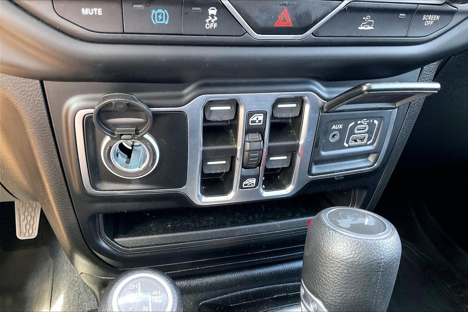 Used 2023 Jeep Wrangler Unlimited w/ Cold Weather Group AWD/4WD image 30