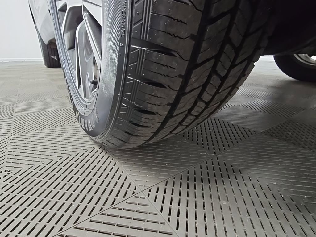 Used 2019 Toyota Highlander LE FWD image 45