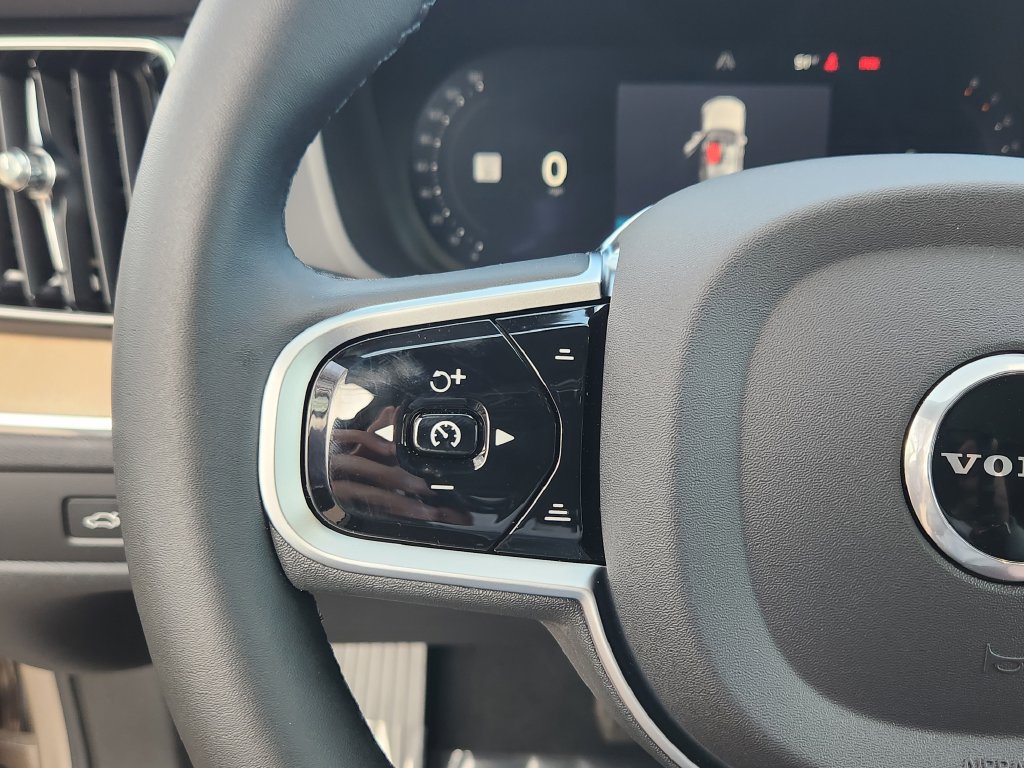 New 2026 Volvo XC60 B5 Plus w/ Protection Package Premier AWD/4WD image 17