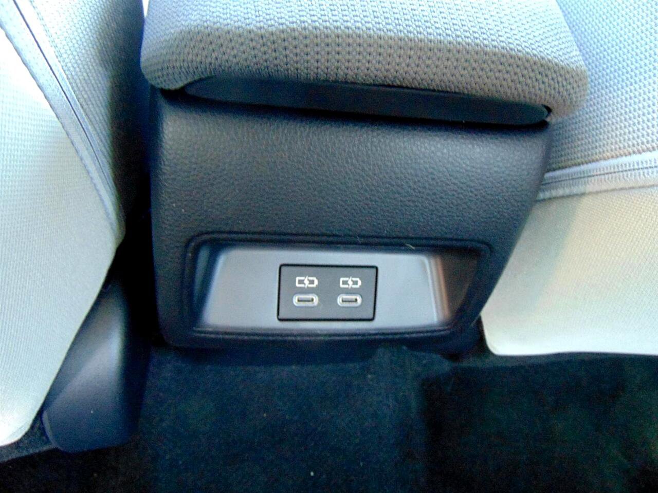 Used 2025 Toyota Corolla LE image 16