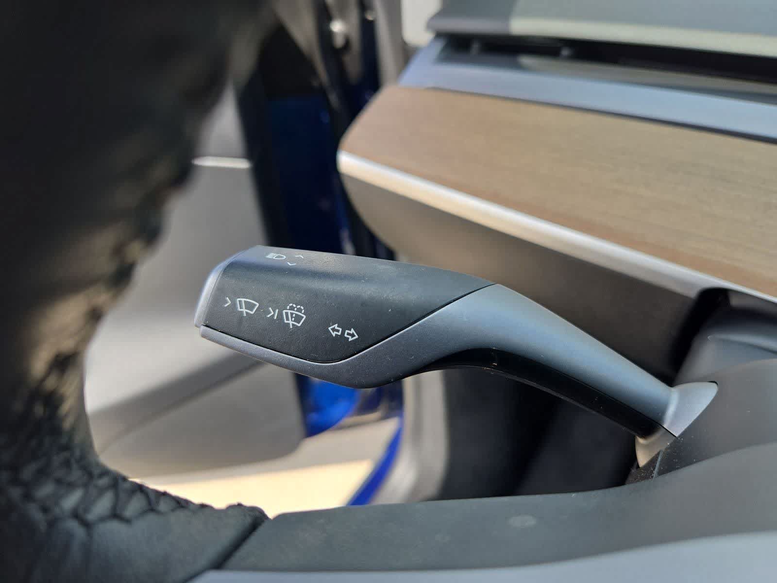 Used 2022 Tesla Model Y Long Range AWD/4WD image 23