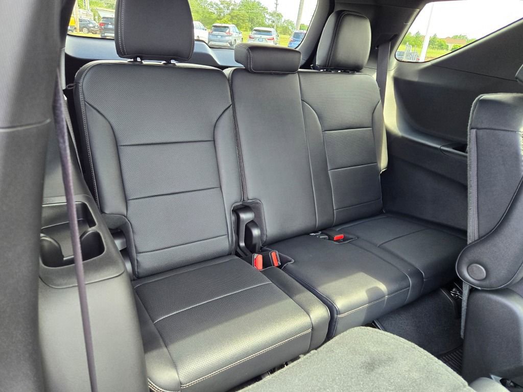 New 2026 Chevrolet Traverse High Country w/ LPO, Floor Liner Package image 9