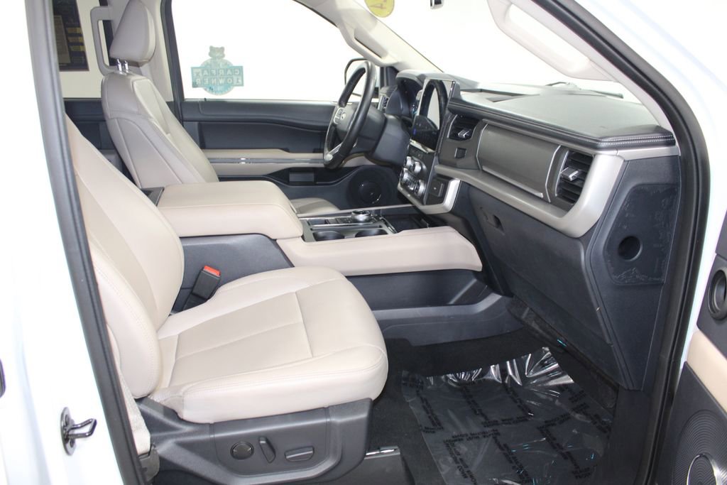 Used 2024 Ford Expedition Max XLT image 32