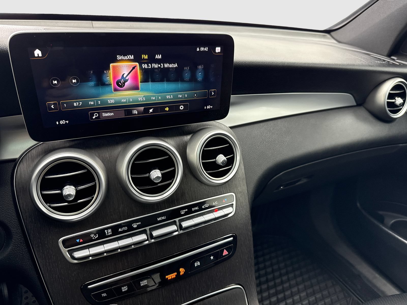 Used 2020 Mercedes-Benz GLC 300 4MATIC image 24