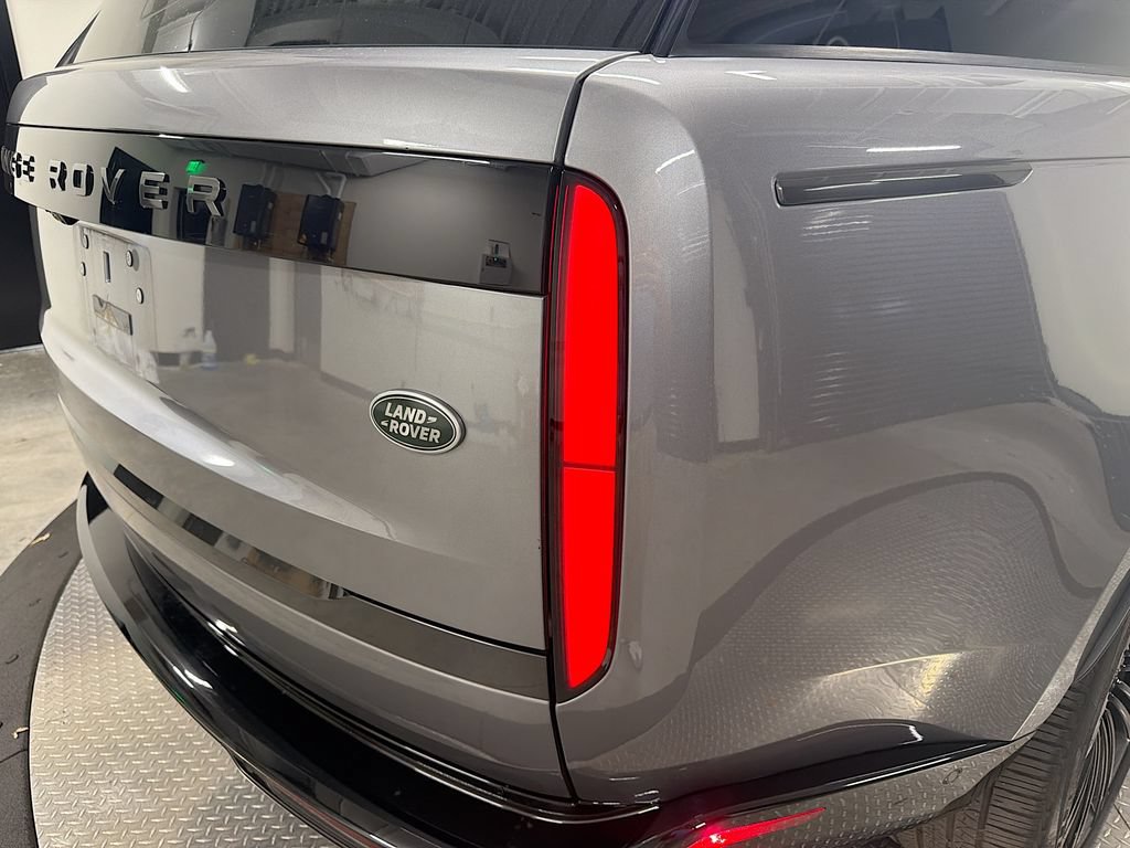 Certified 2023 Land Rover Range Rover Long Wheelbase SE AWD/4WD image 33