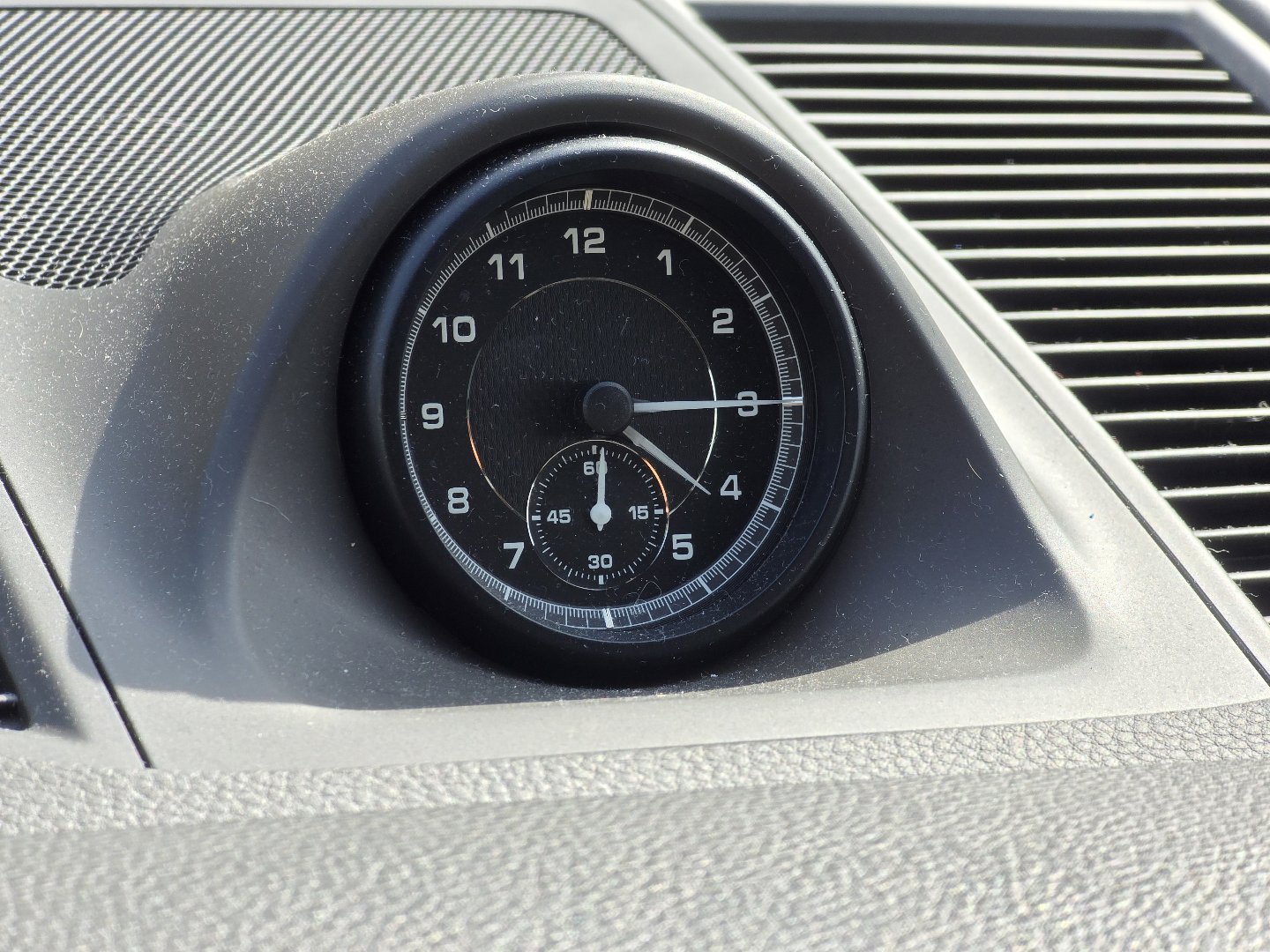 Used 2023 Porsche Macan Turbo image 20