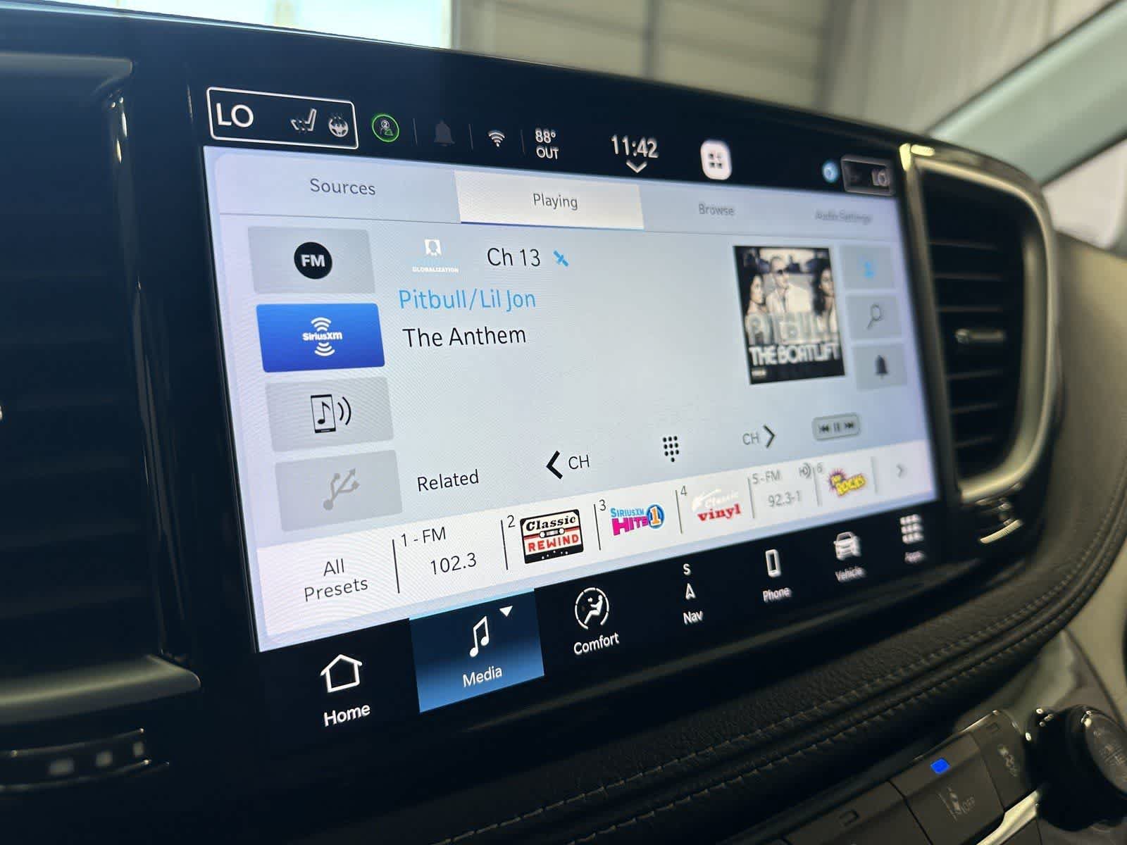 Used 2023 Chrysler Pacifica Limited FWD image 20