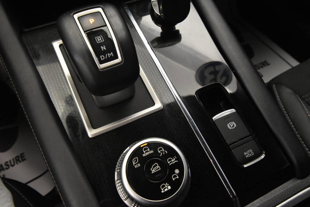 Used 2023 Mitsubishi Outlander SE Black Edition image 18