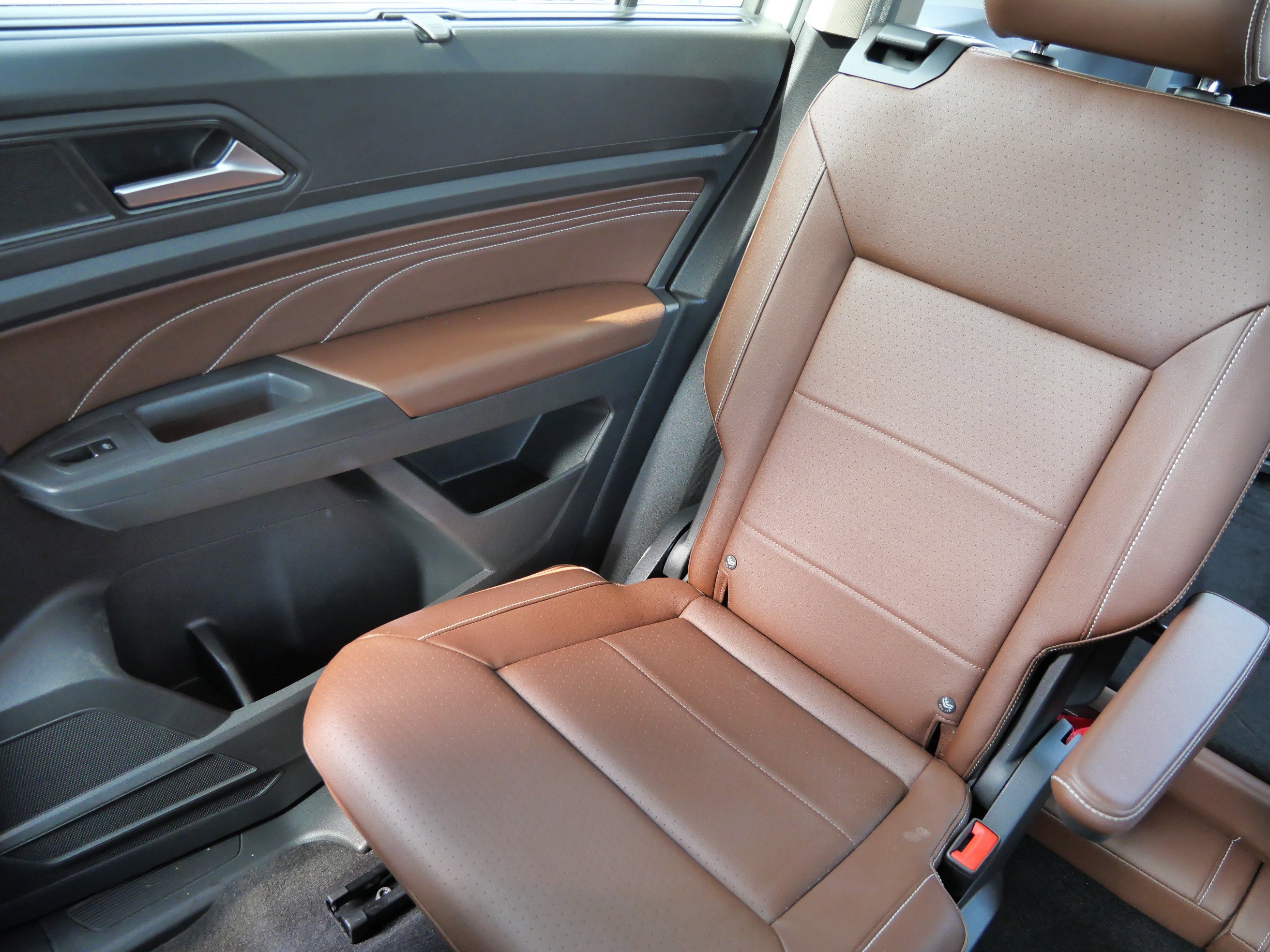 Certified 2023 Volkswagen Atlas SE w/ Black Wheel Package image 12