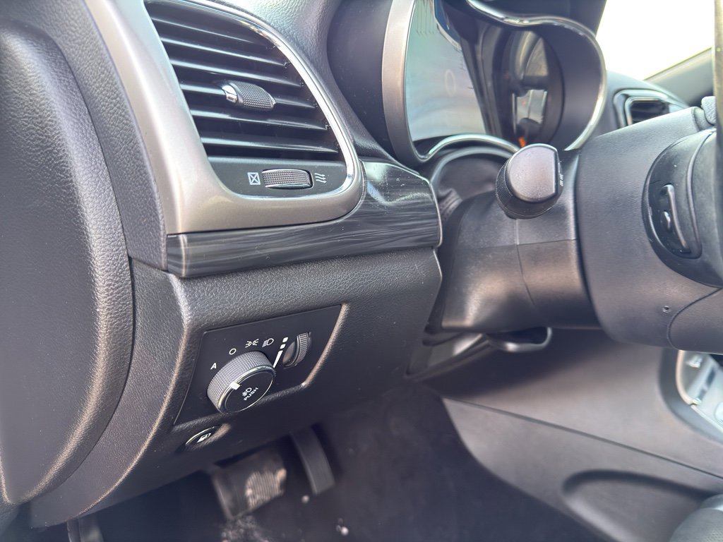 Used 2019 Jeep Grand Cherokee Altitude image 14