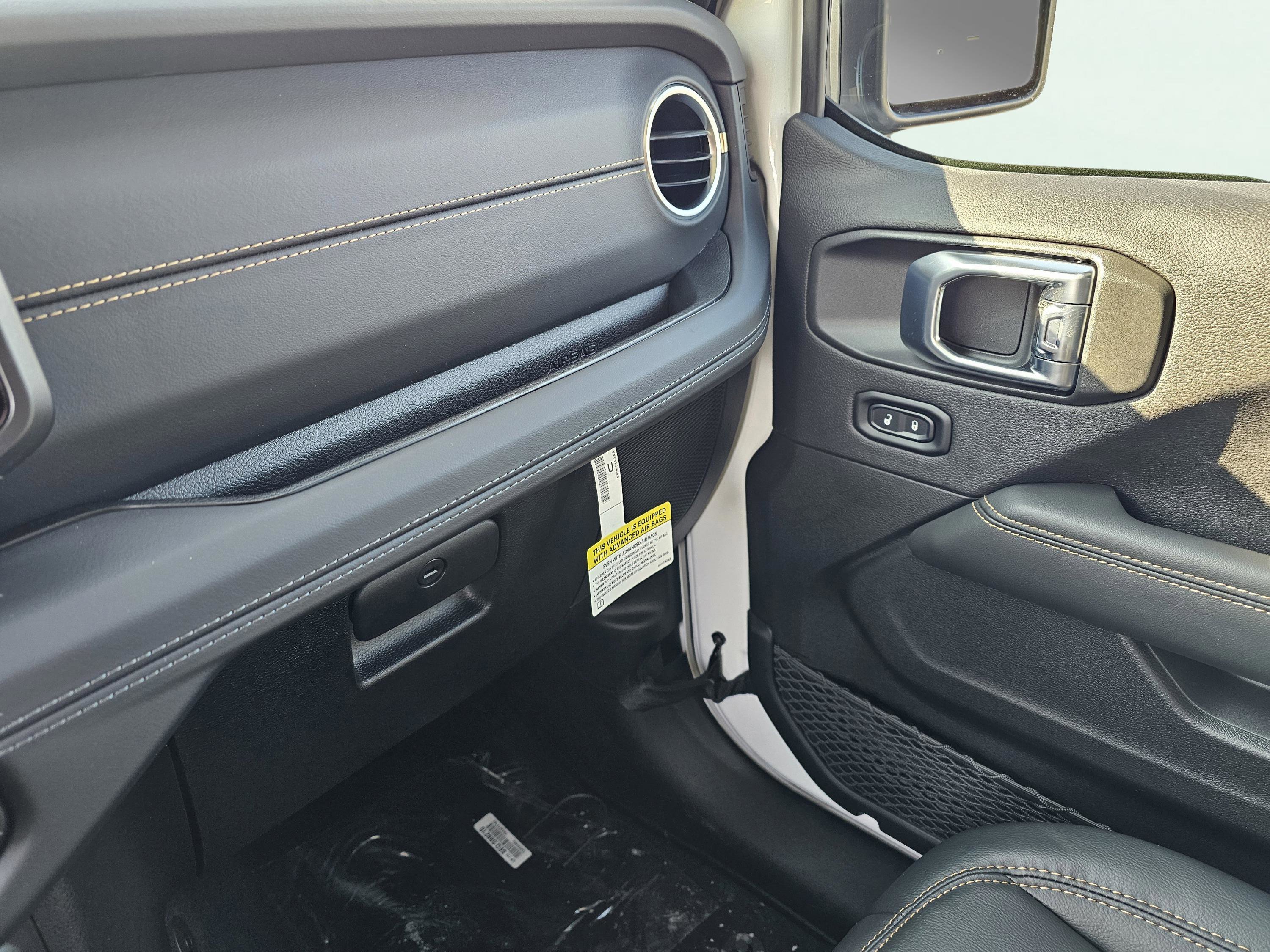 New 2026 Jeep Wrangler Unlimited Sahara AWD/4WD image 27
