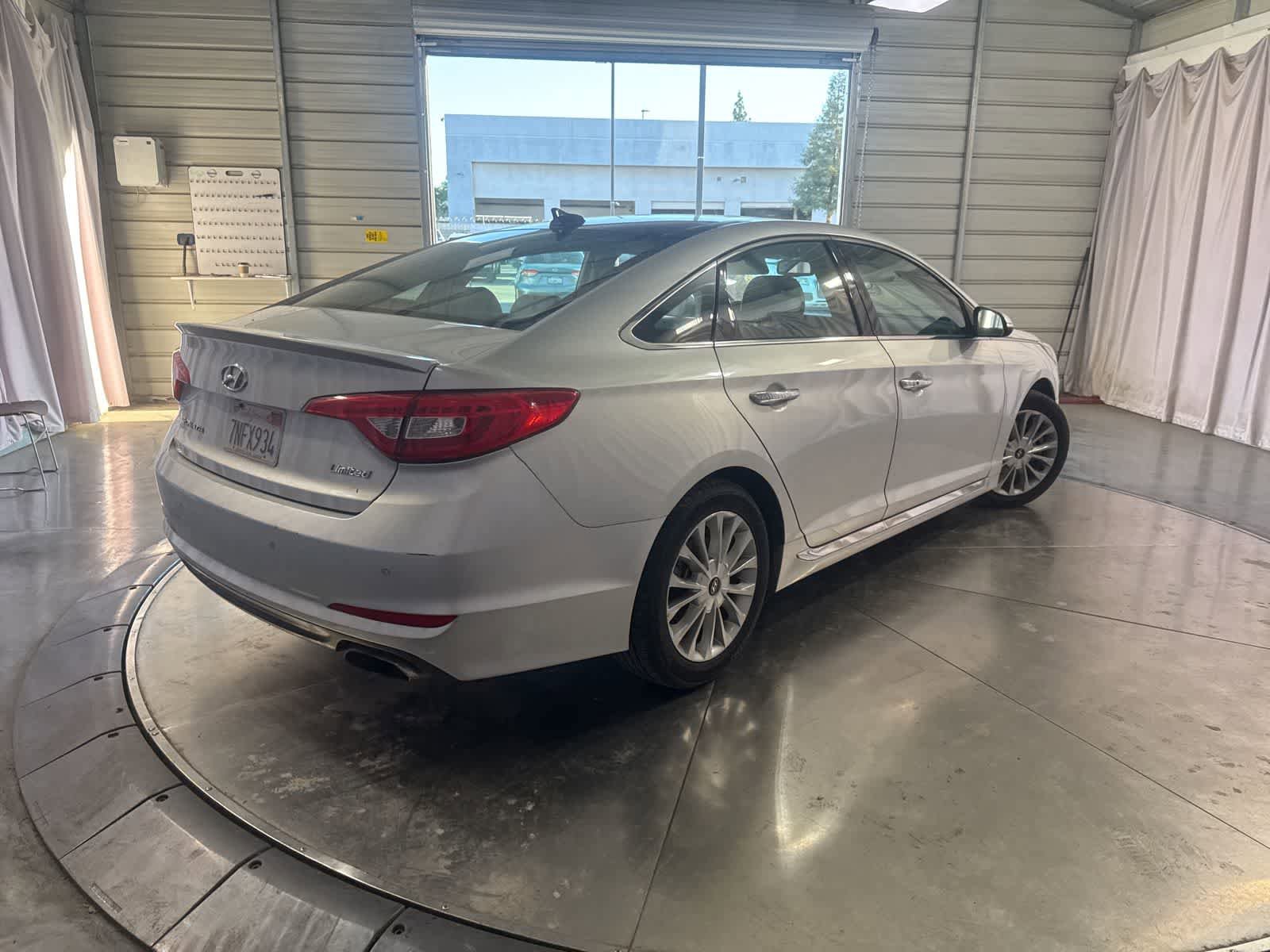 Used 2015 Hyundai Sonata Limited w/ Option Group 06 FWD image 5
