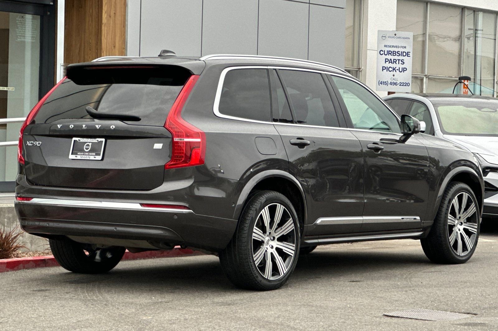 Used 2023 Volvo XC90 T8 Plus image 2