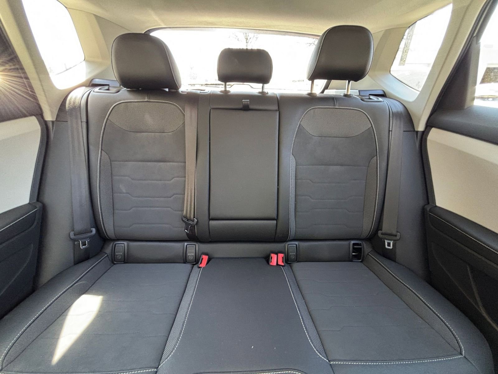 Used 2025 Volkswagen Taos SE image 39