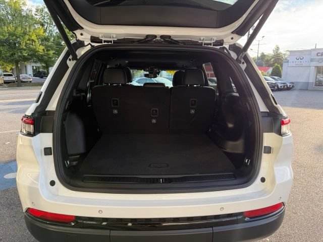 Used 2023 Jeep Grand Cherokee Altitude AWD/4WD image 15