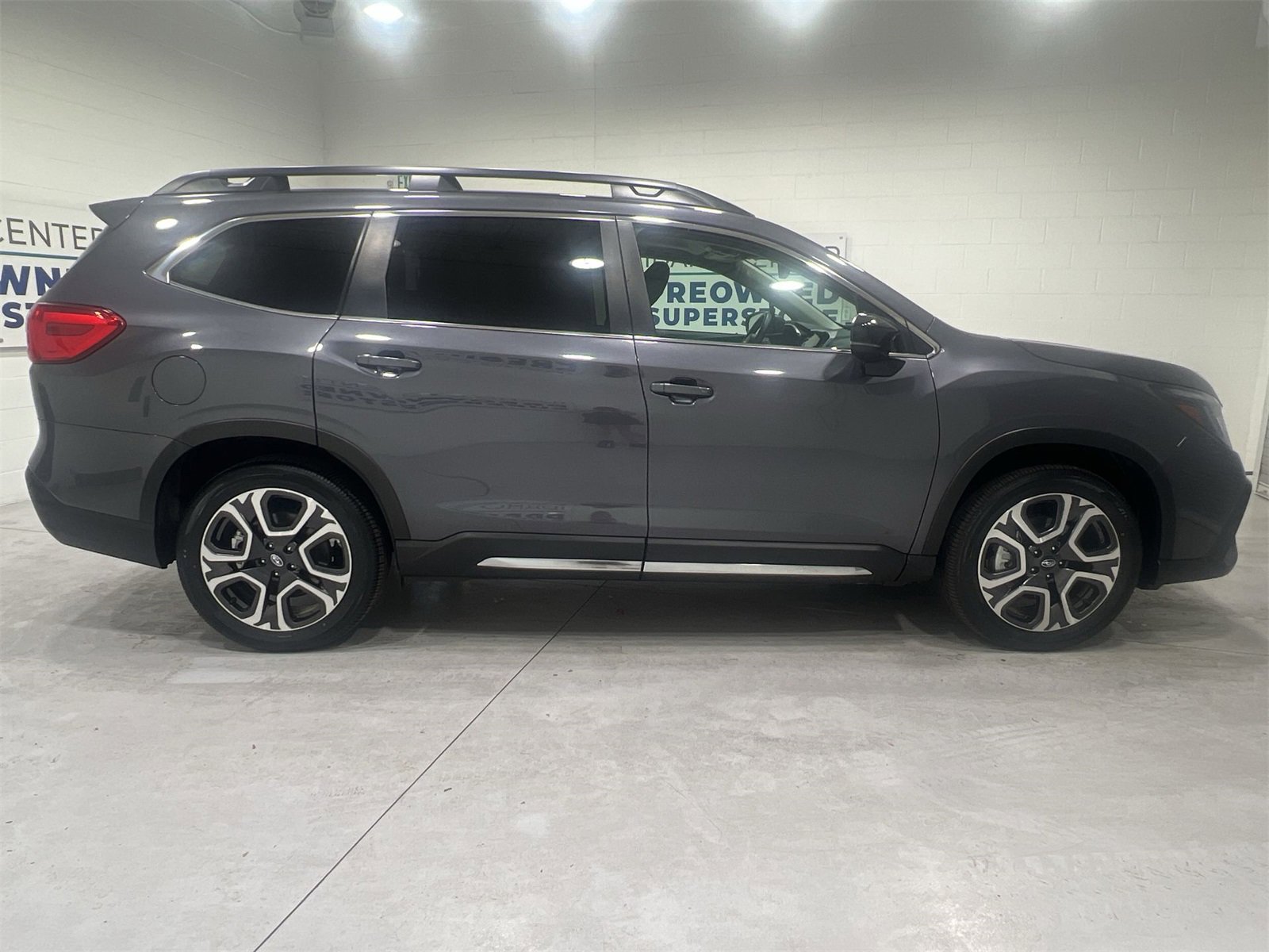Certified 2024 Subaru Ascent Limited w/ Technology Package image 9