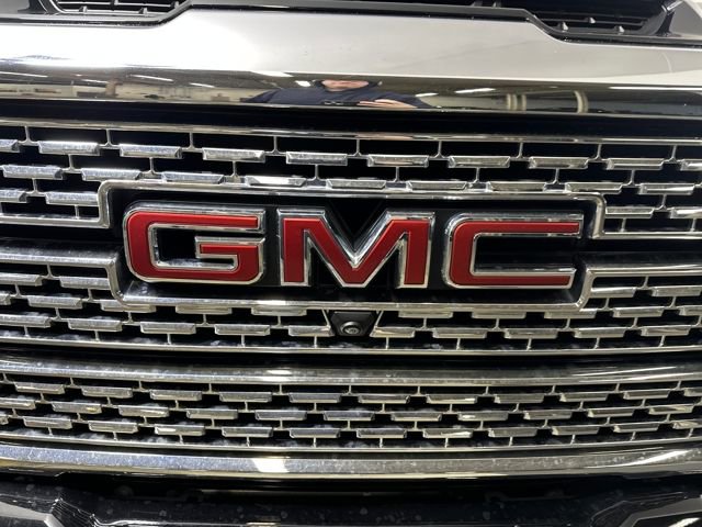 Used 2023 GMC Sierra 2500 Denali w/ Denali Black Diamond Edition image 9