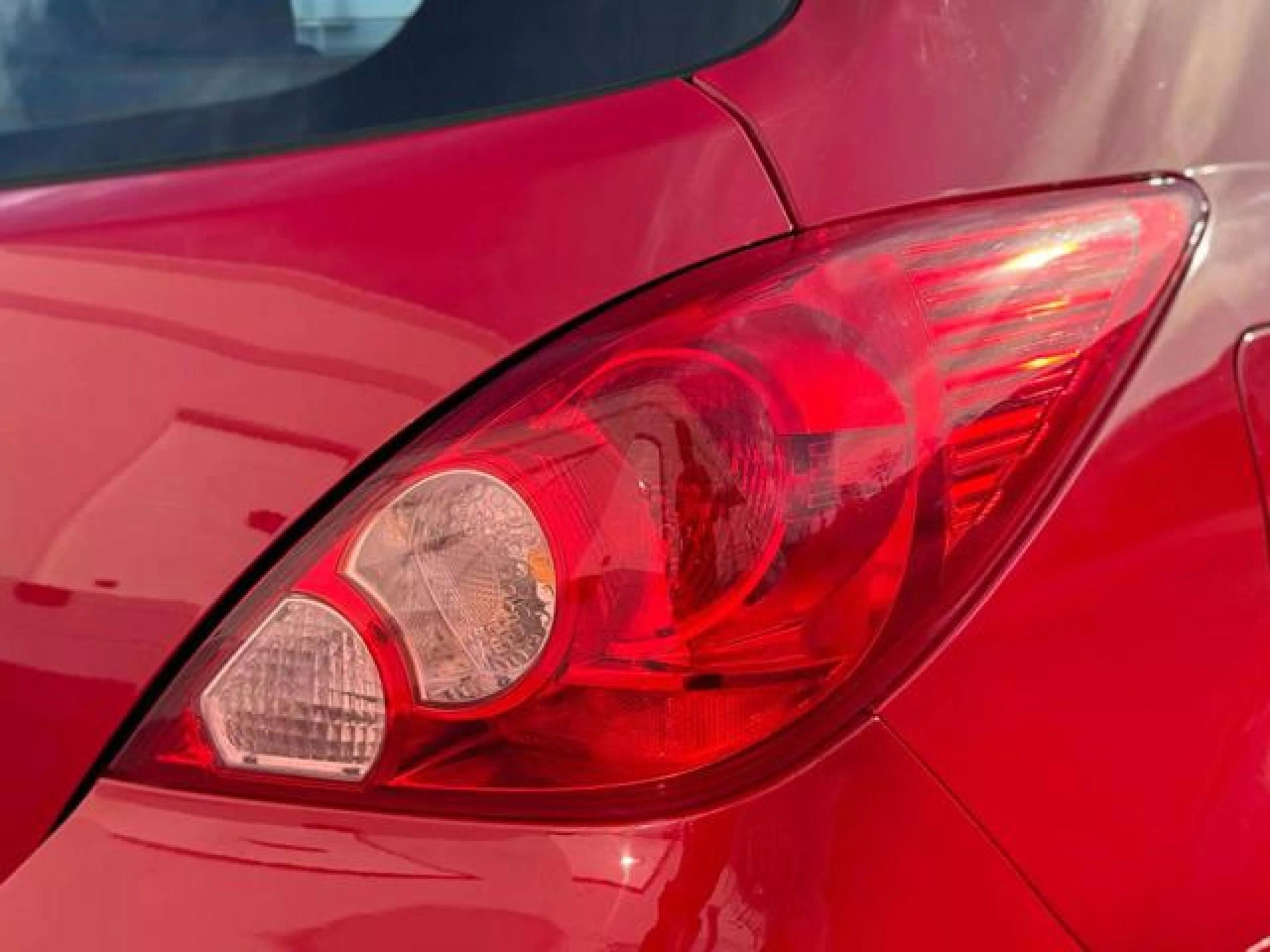 Used 2012 Nissan Versa SL image 16