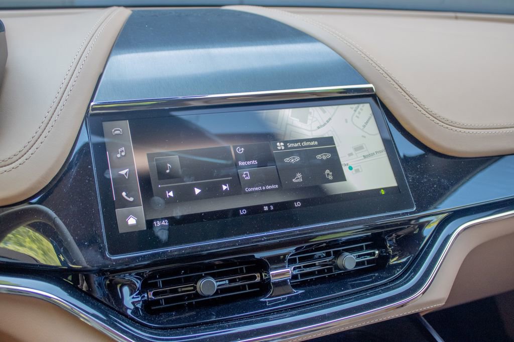 New 2026 Aston Martin DBX 707 image 14