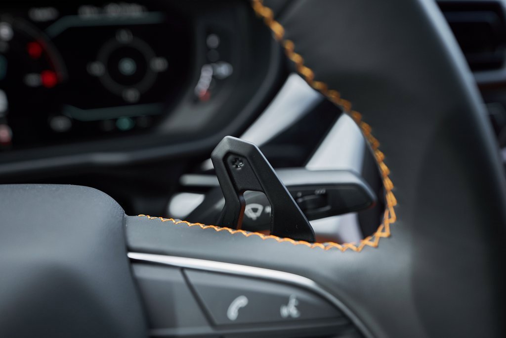 Used 2025 Lamborghini Urus SE image 58