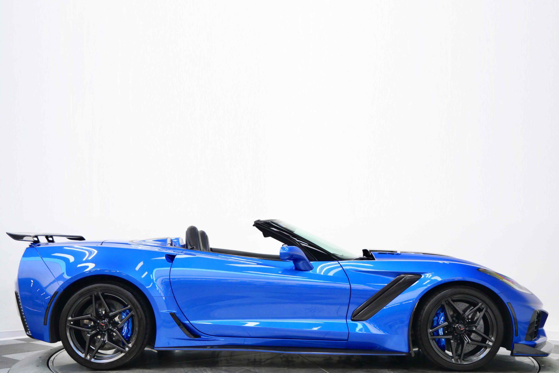 Used 2019 Chevrolet Corvette ZR1 RWD image 2