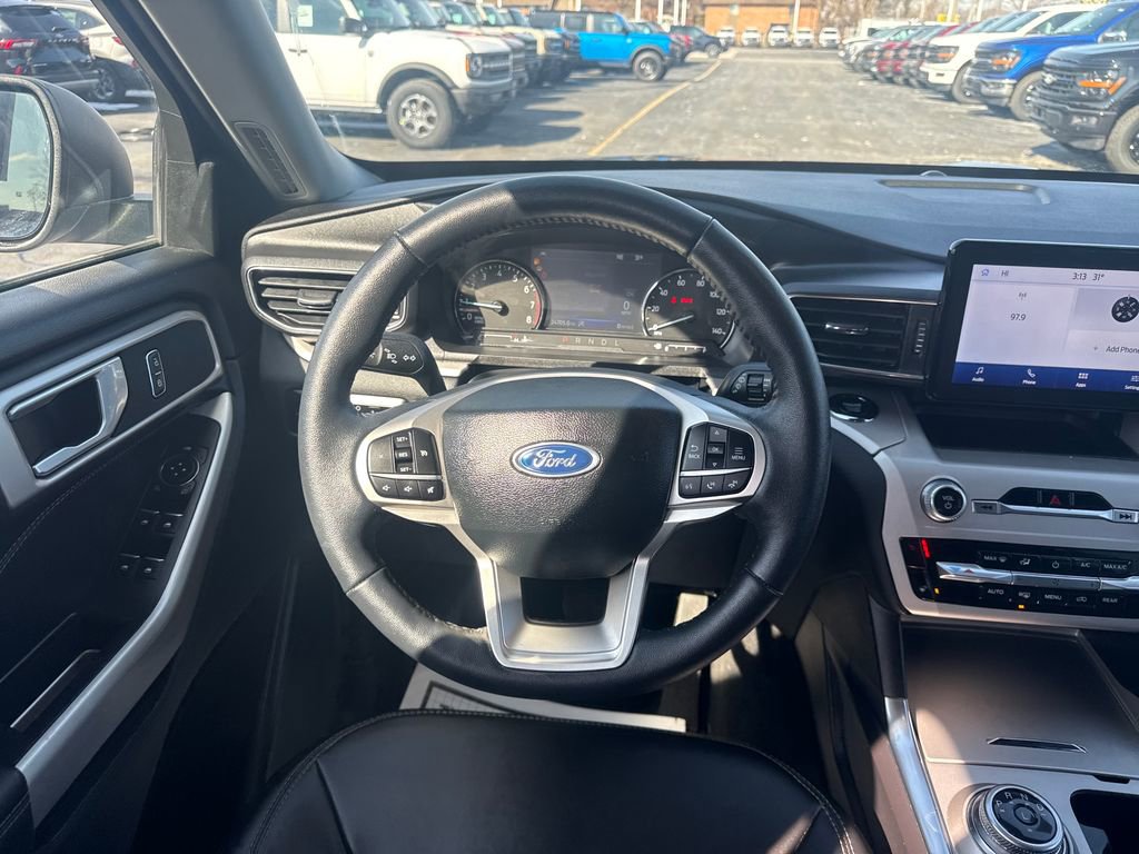 Used 2023 Ford Explorer XLT w/ Equipment Group 202A AWD/4WD image 22