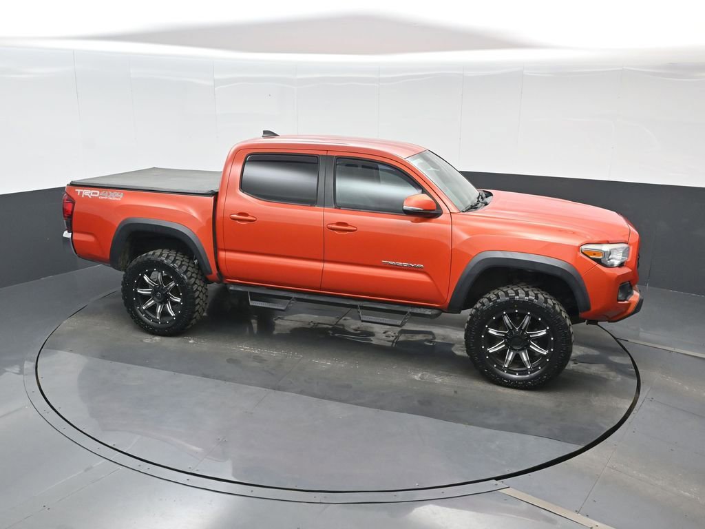 Used 2018 Toyota Tacoma TRD Off-Road AWD/4WD image 23