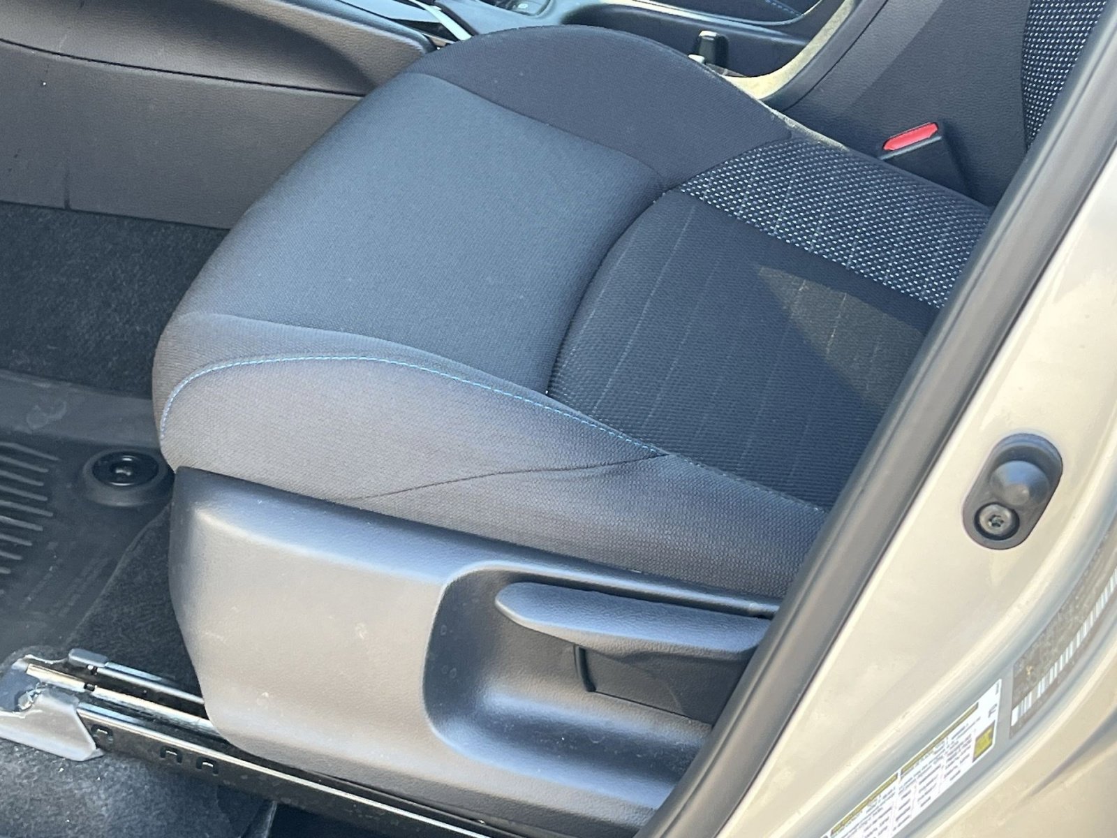 Used 2024 Toyota Corolla Cross SE image 14