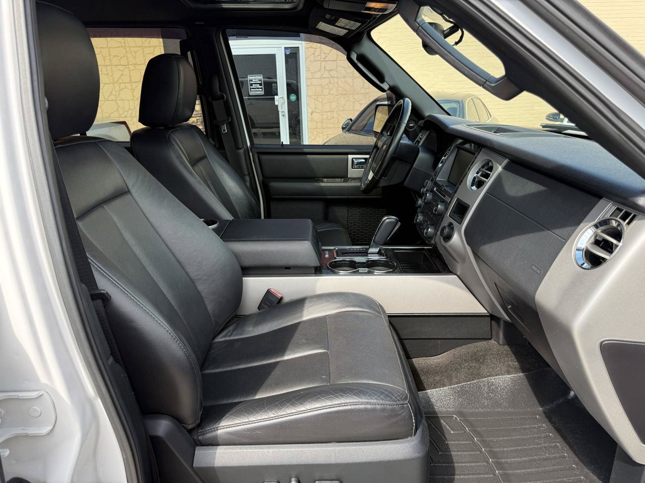Used 2015 Ford Expedition Limited w/ Equipment Group 301A AWD/4WD image 22