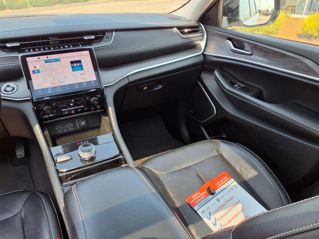 Used 2022 Jeep Grand Cherokee L Limited image 11