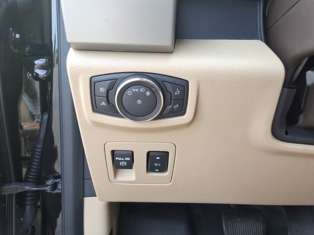 Used 2020 Ford F150 Lariat RWD image 37