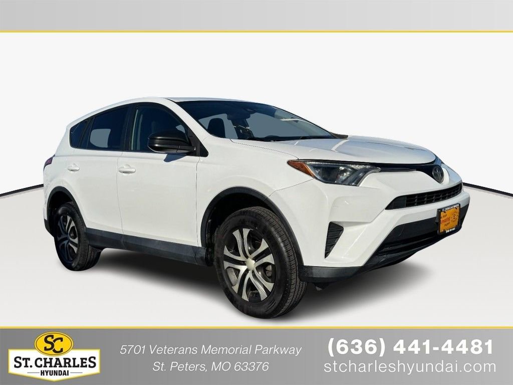 Used 2018 Toyota RAV4 LE image 1