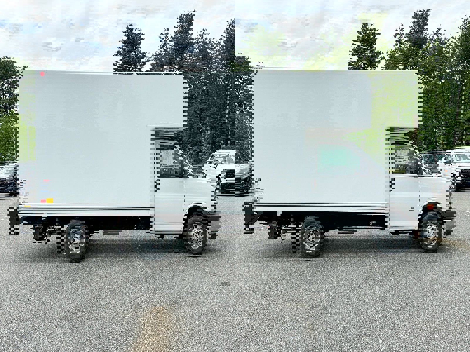 New 2025 Chevrolet Express 3500 w/ Power Convenience Package image 14