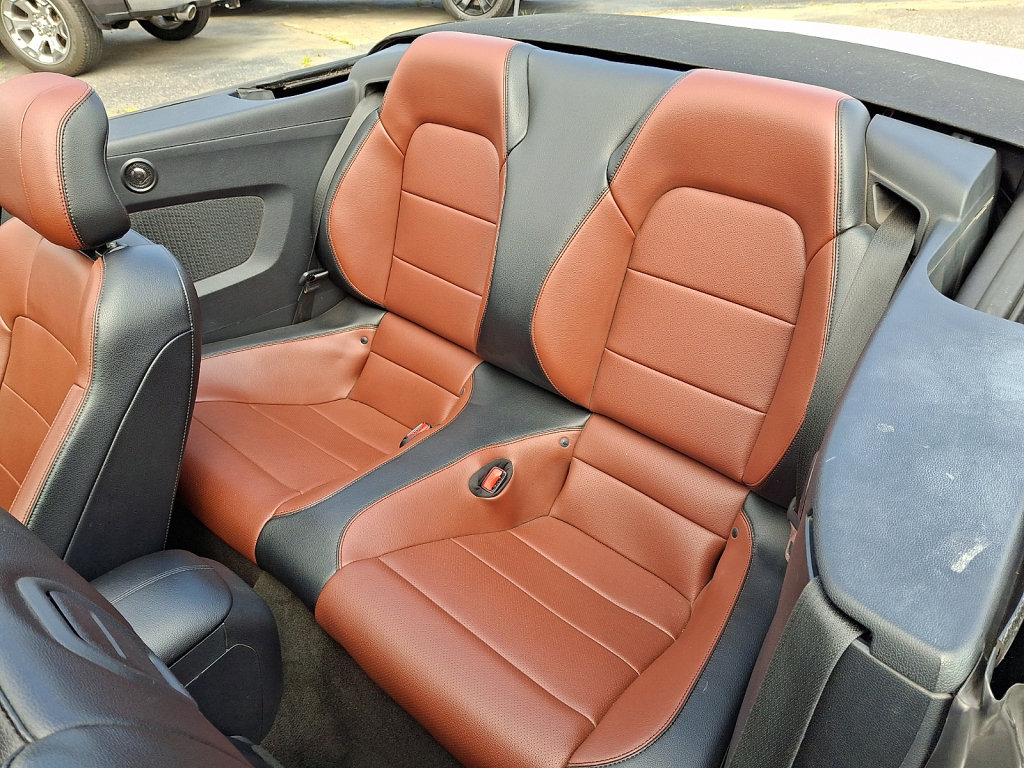 Used 2015 Ford Mustang Premium RWD image 17